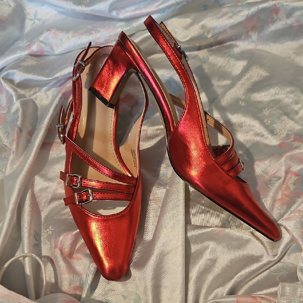 New York & Company Shiny Red Slingback Pinup 50s Holiday Heels